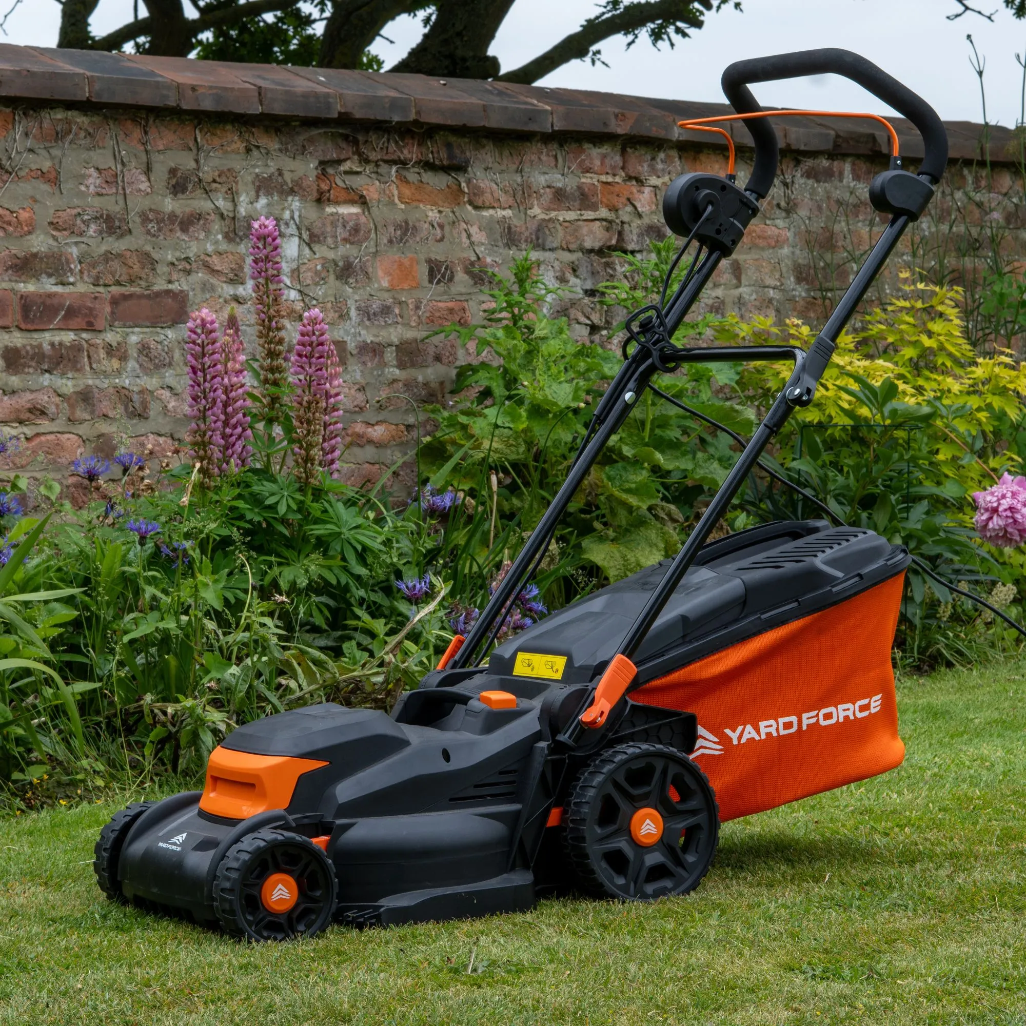 Yard Force 1600W 37cm Corded Electric Lawnmower