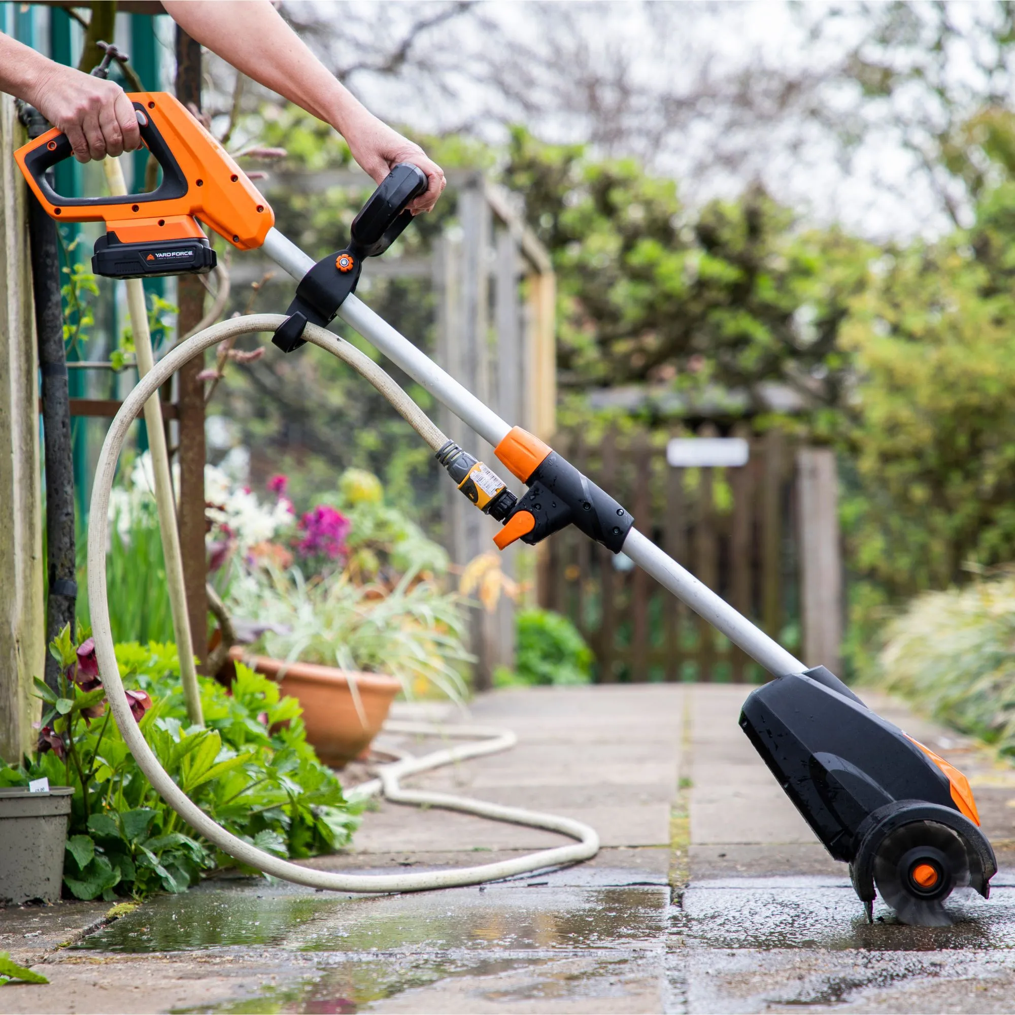 Yard Force 20V Cordless Dual Speed Patio Cleaner