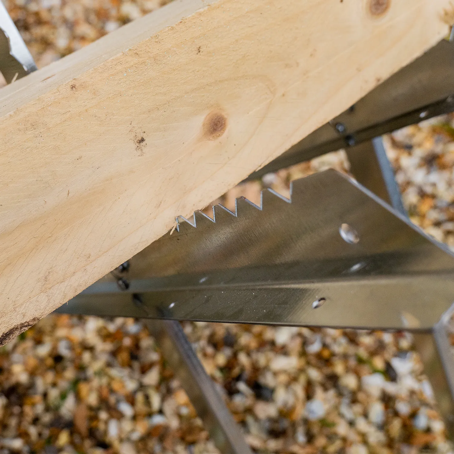 The Handy Foldable Serrated Edged Saw Horse