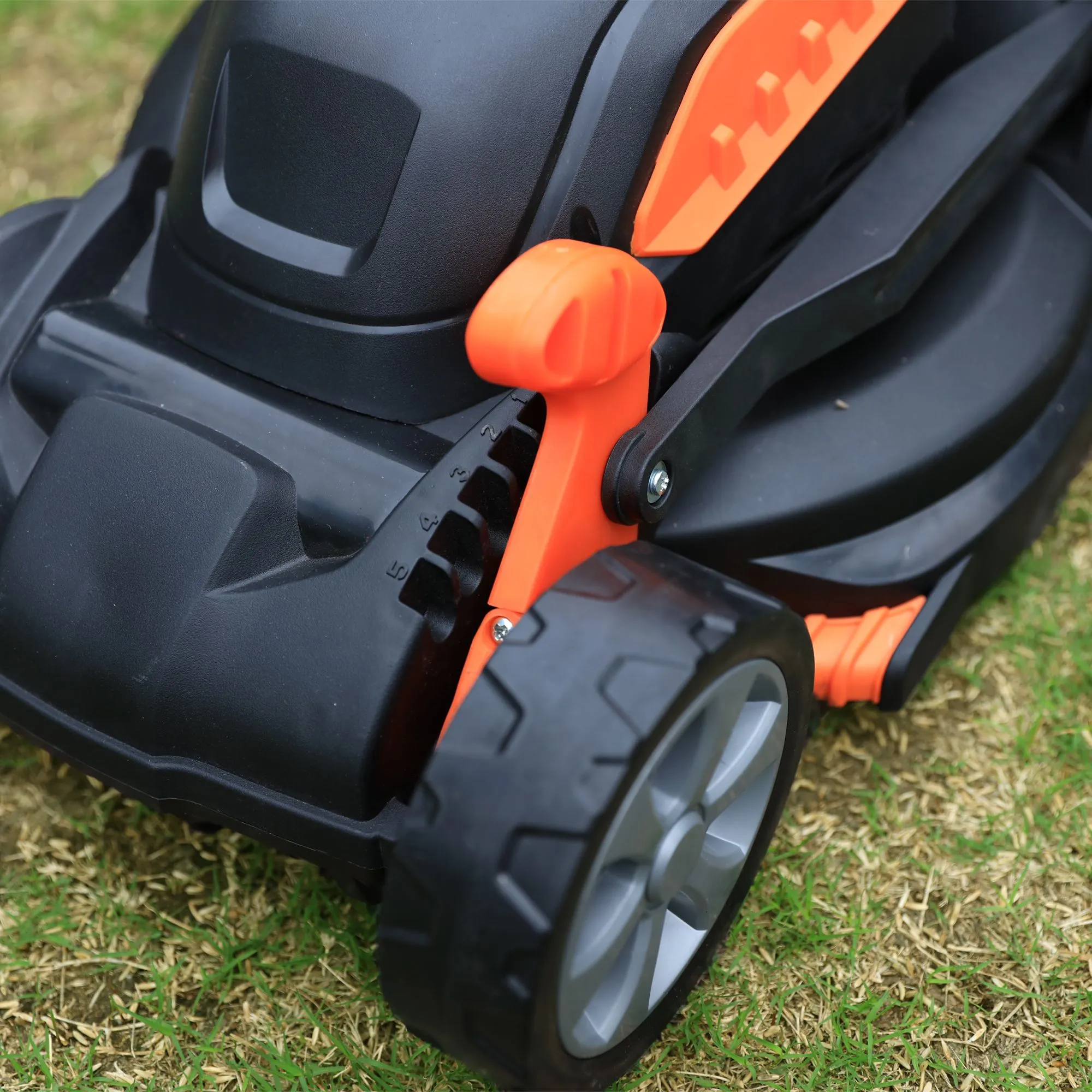 Yard Force 20V 33cm Cordless Brushless Lawnmower