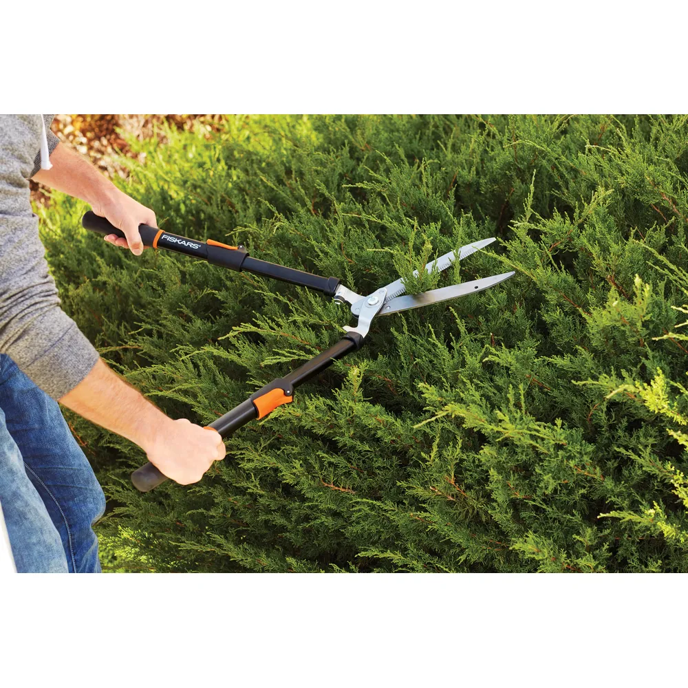 Fiskars Solid Telescopic Hedge Shears