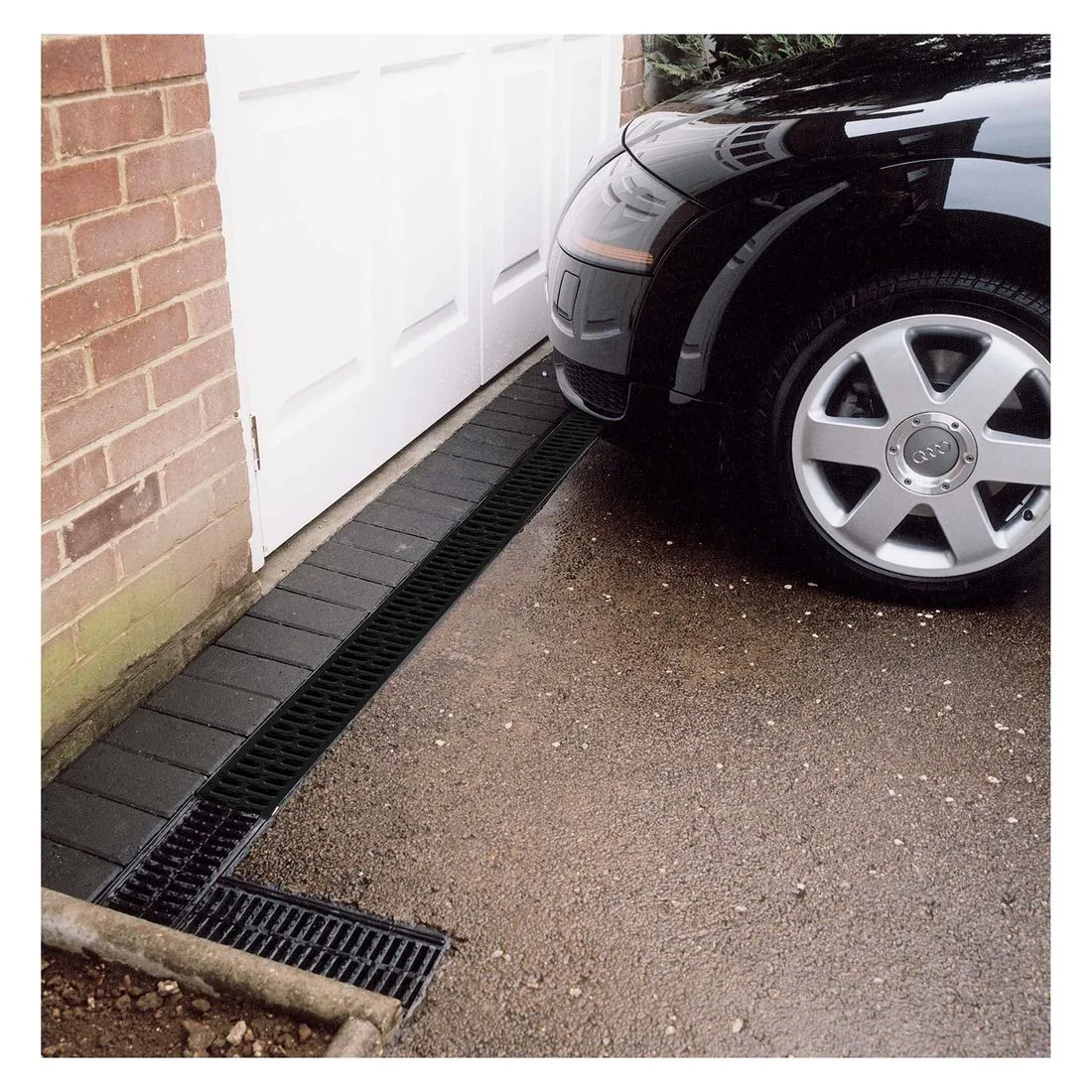 ACO HexDrain 1m Channel with Black Plastic Grating