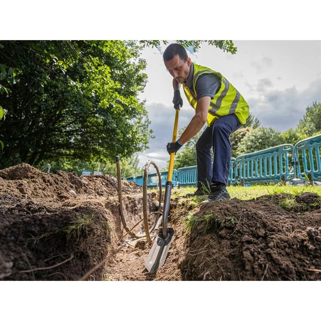 Roughneck Long Handled Trenching Shovel