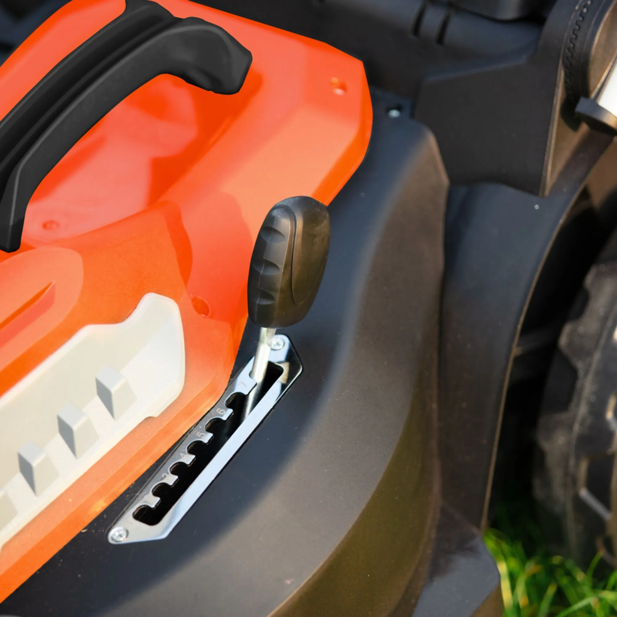 Yard Force 1800W 44cm Corded Electric Lawnmower