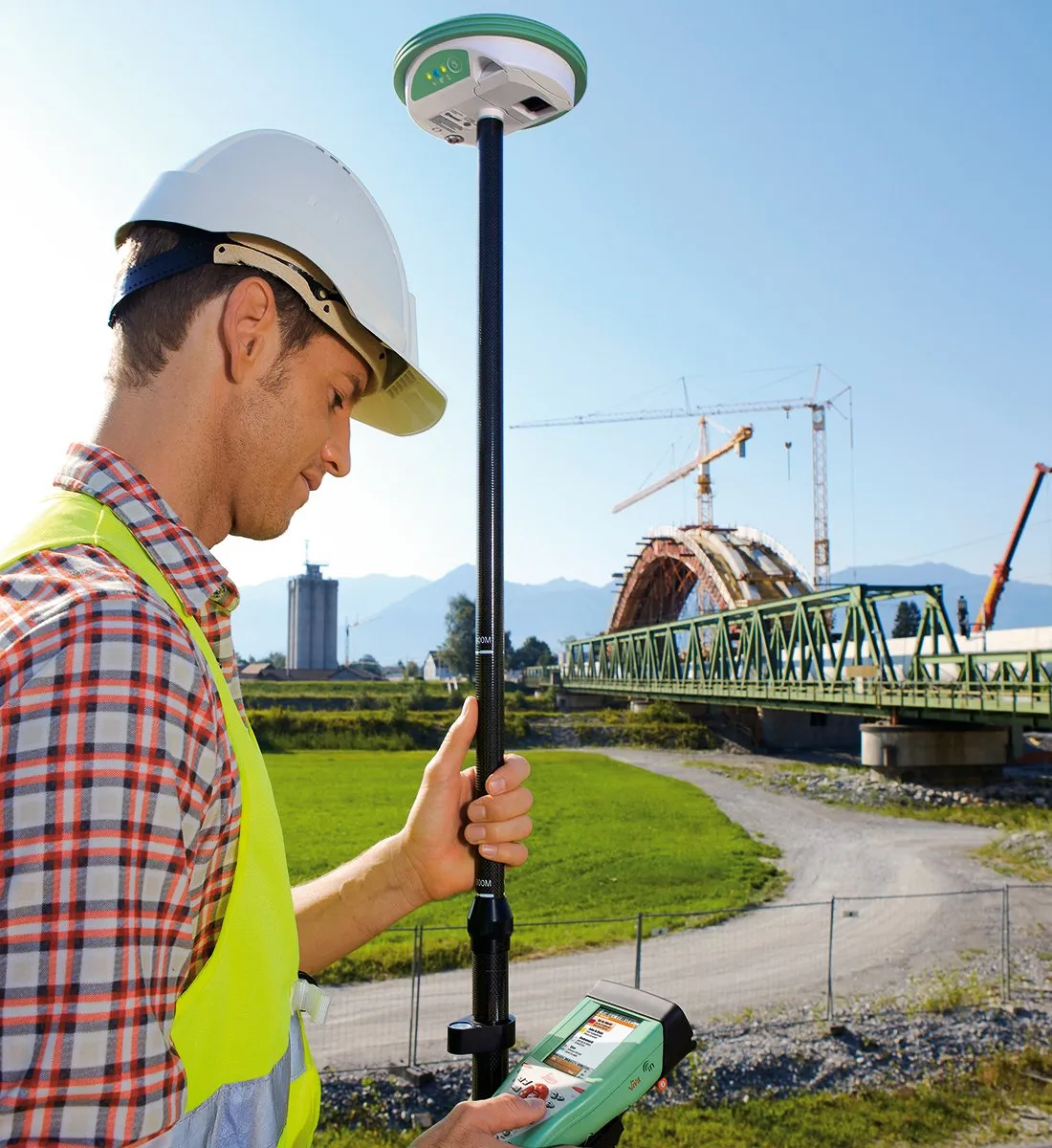Compact, Versatile GNSS Net Rover With Smartnet License