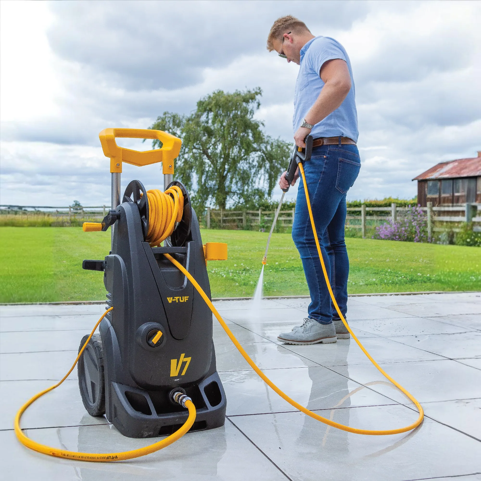 V-TUF Electric Pressure Washer 240V 195 Bar 7.2L/min with Professional Accessories & 10M Hose Reel