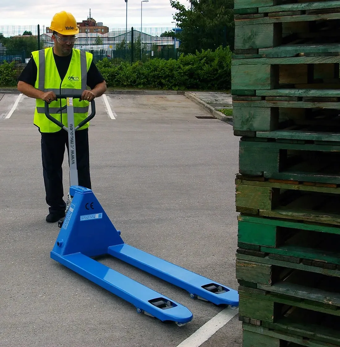 2000kg Pallet Truck 520mm