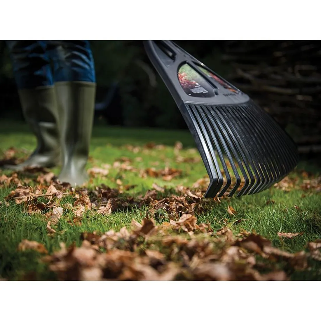 Fiskars Classic Large Leaf Rake