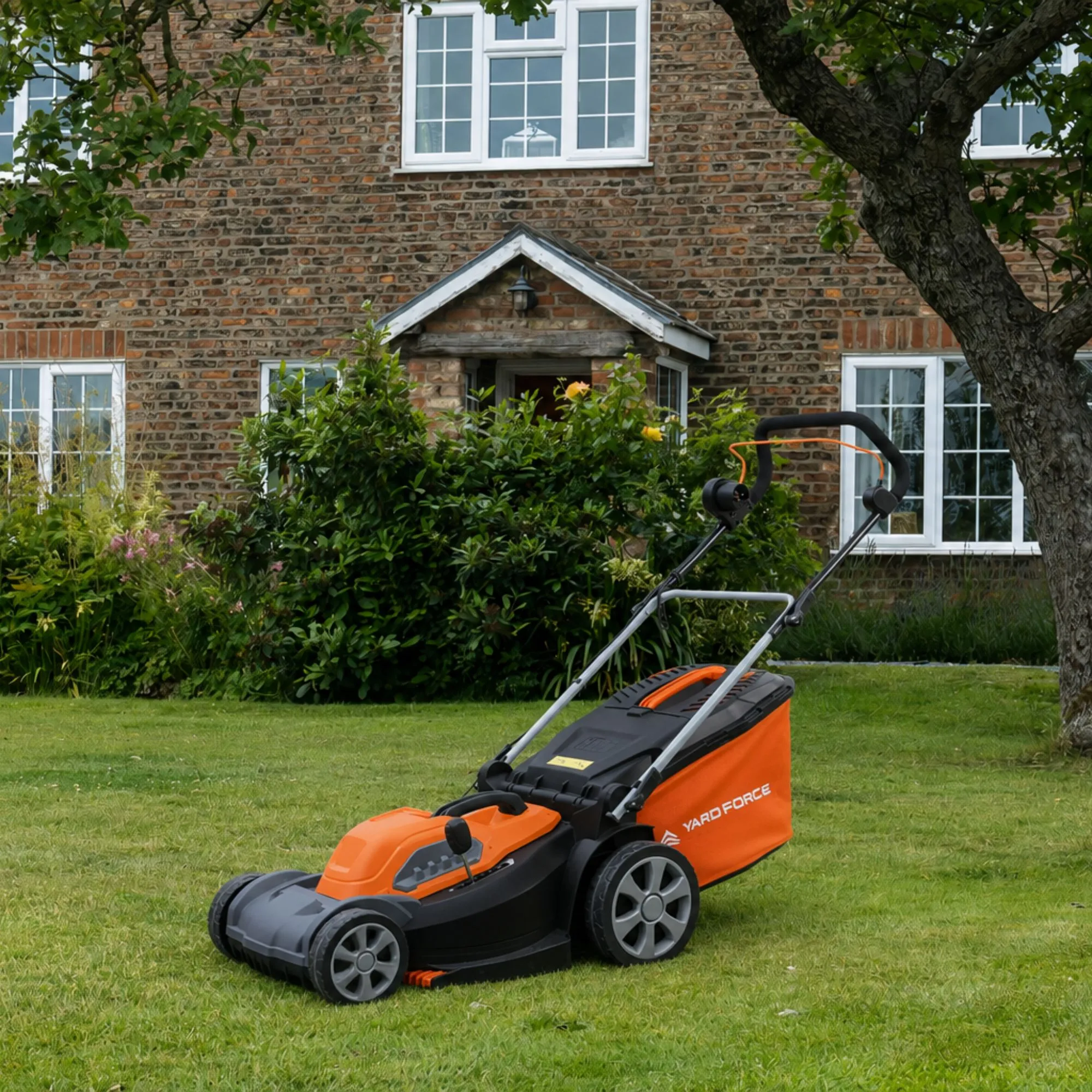 Yard Force 1800W 44cm Corded Electric Lawnmower