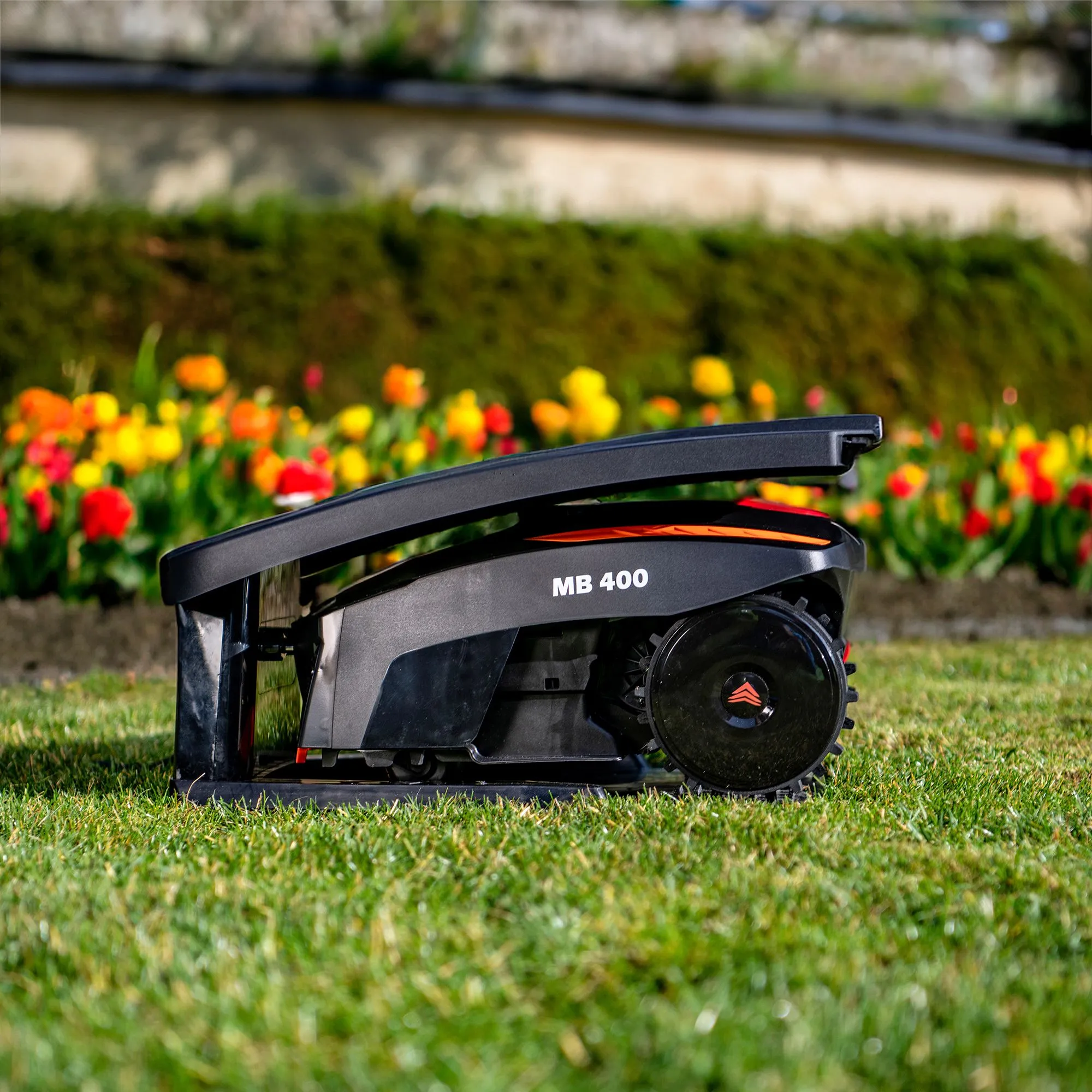 Yard Force MB400 App Controlled Robotic Lawnmower for Small Gardens up to 400m²