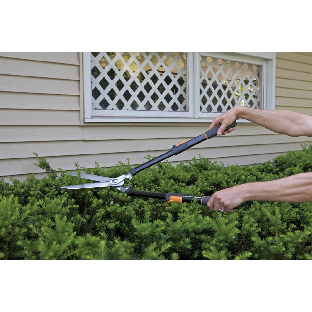 Fiskars Solid Telescopic Hedge Shears