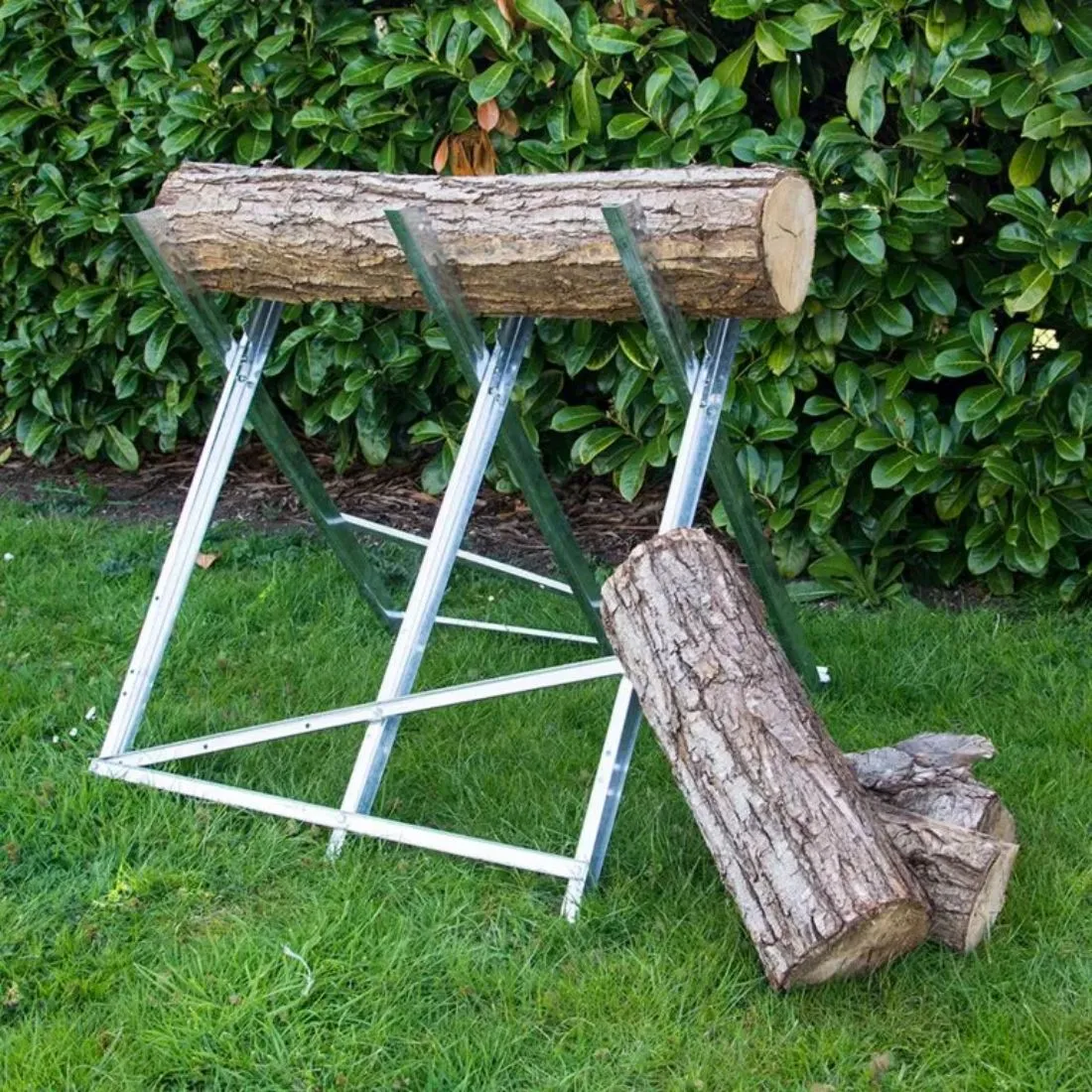 The Handy Foldable Serrated Edged Saw Horse