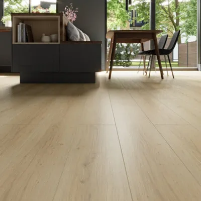 Broadstairs Natural Wood Effect Structured Laminate Flooring 1.99m²