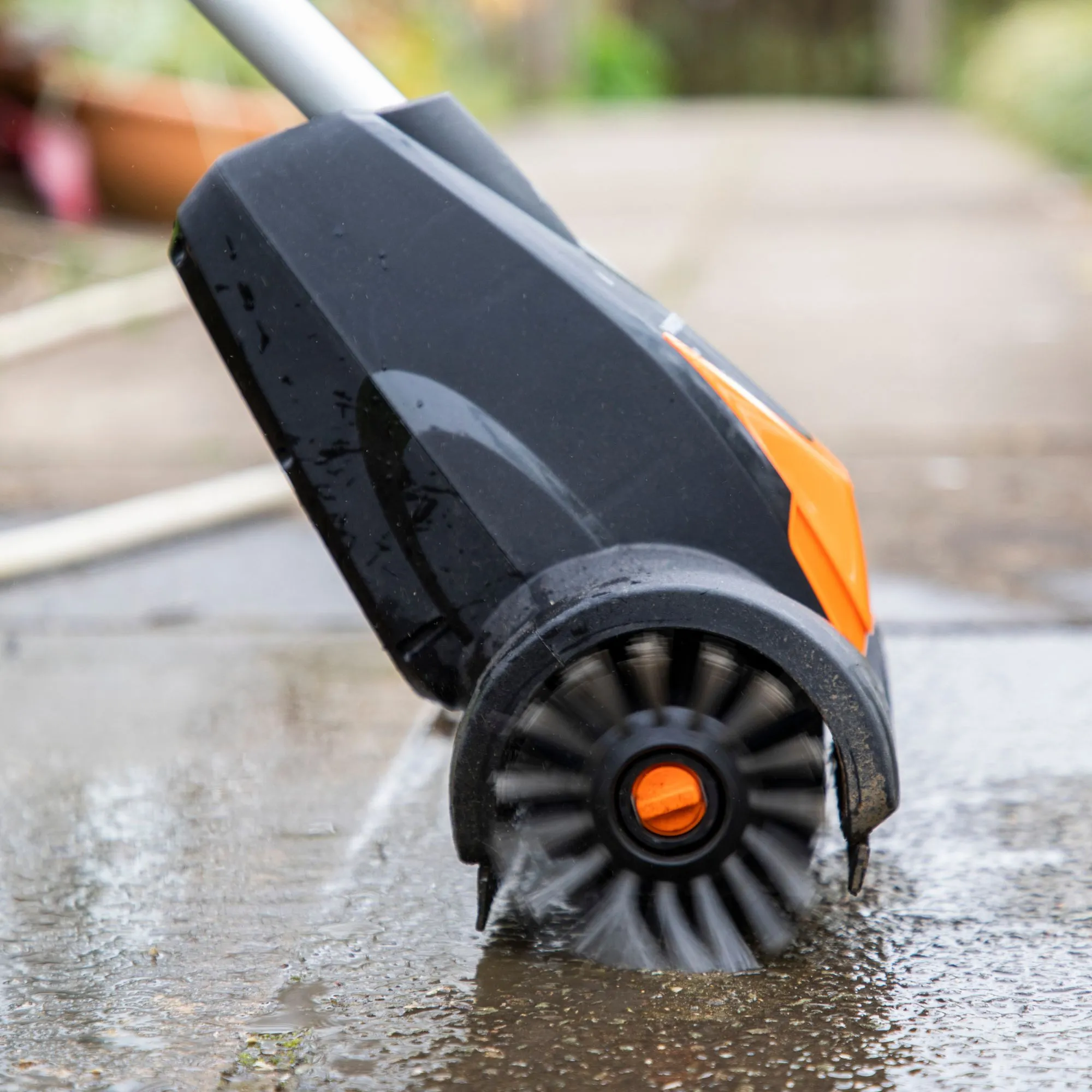 Yard Force 20V Cordless Dual Speed Patio Cleaner