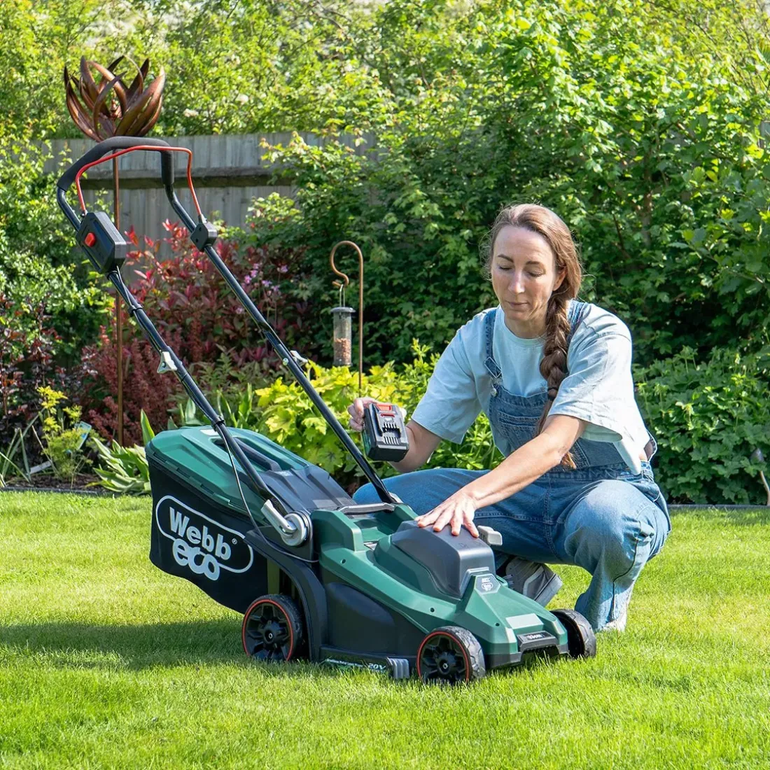 Webb Eco 20V 33cm Cordless Rotary Lawnmower inc 4Ah Battery & Charger