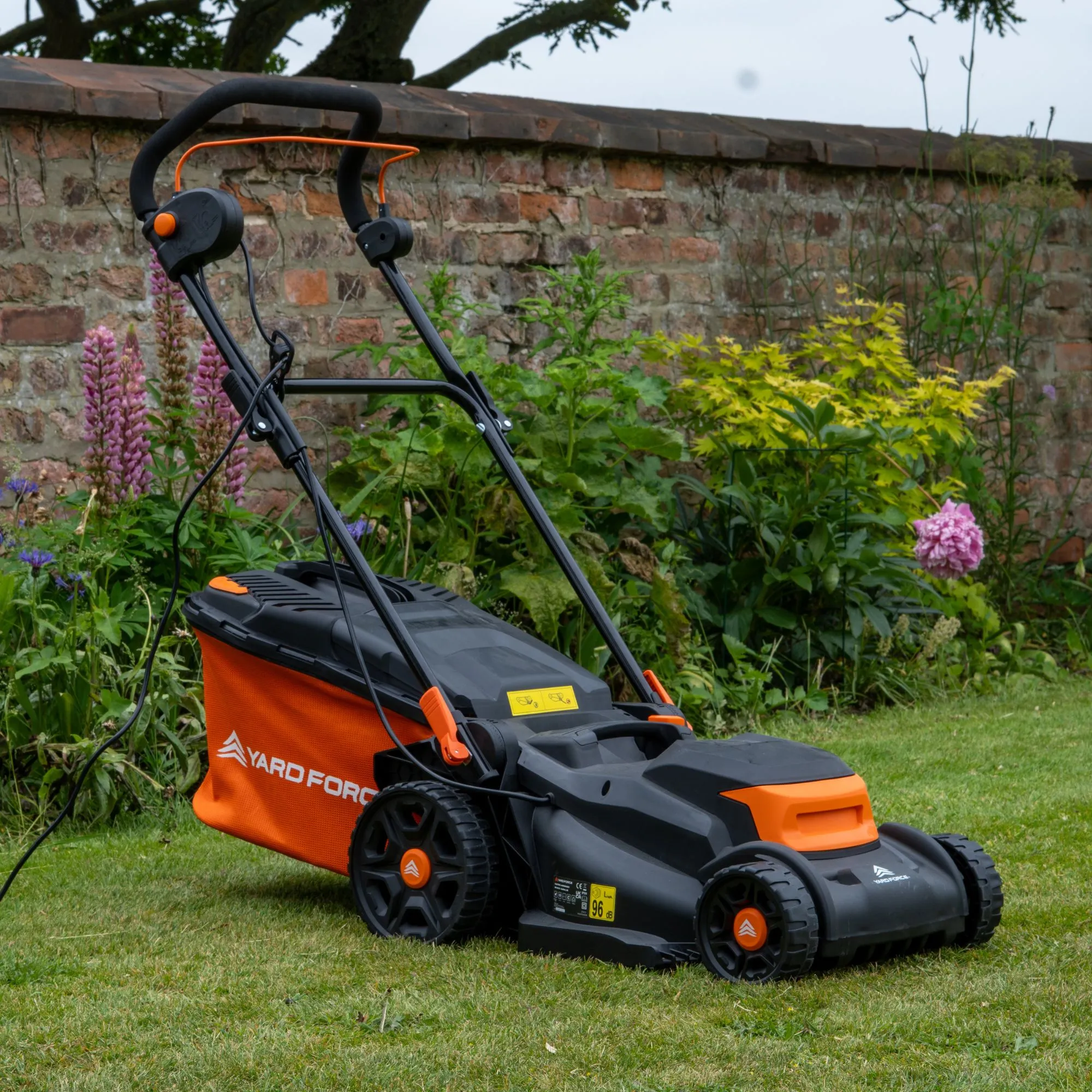 Yard Force 1600W 37cm Corded Electric Lawnmower