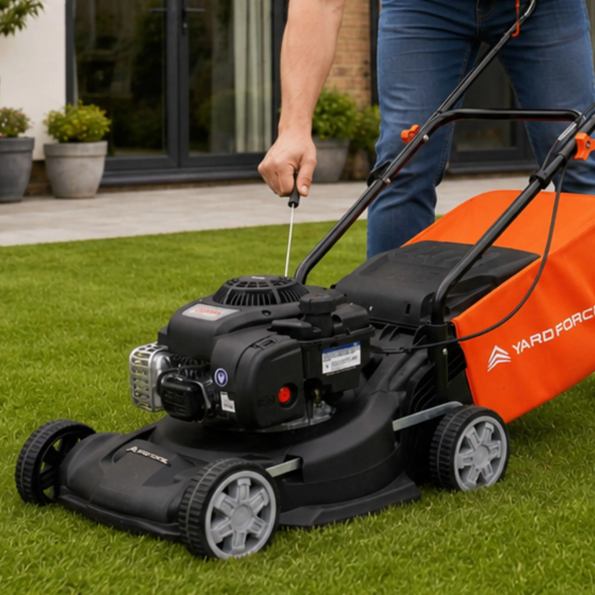 Yard Force 125cc 40cm Hand-Push Petrol Lawnmower Briggs & Stratton 300E Engine