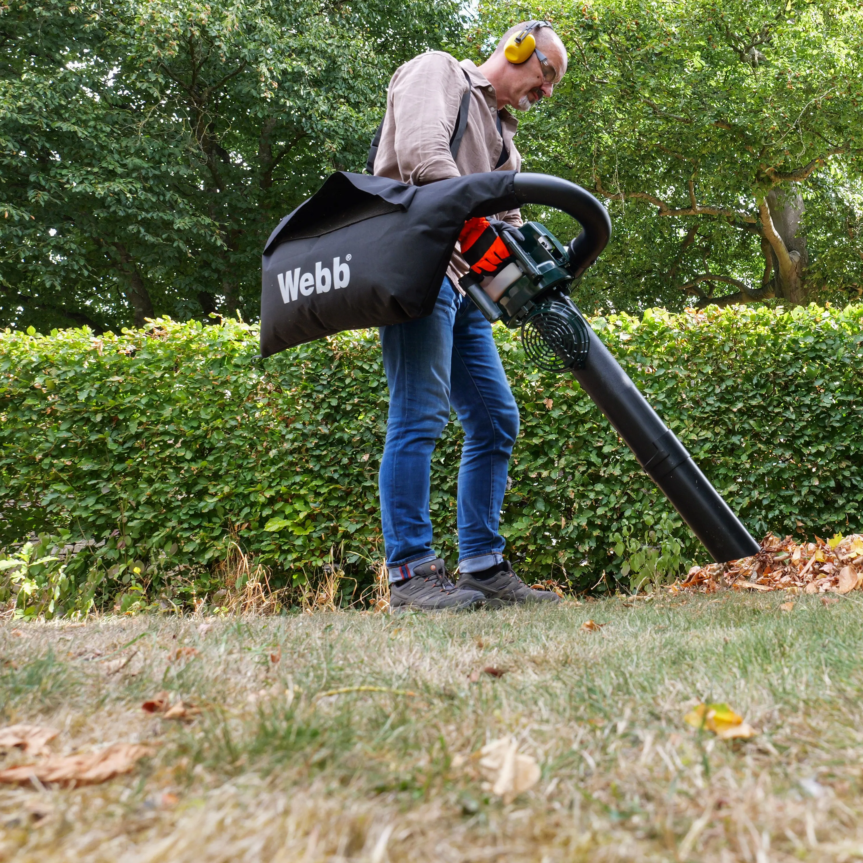 Webb 114 mph (183 km/h) 26cc Petrol Garden Blower & Vacuum