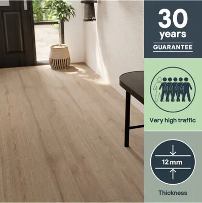 Faversham Natural Oak Effect Structured Laminate Flooring 1.99m²
