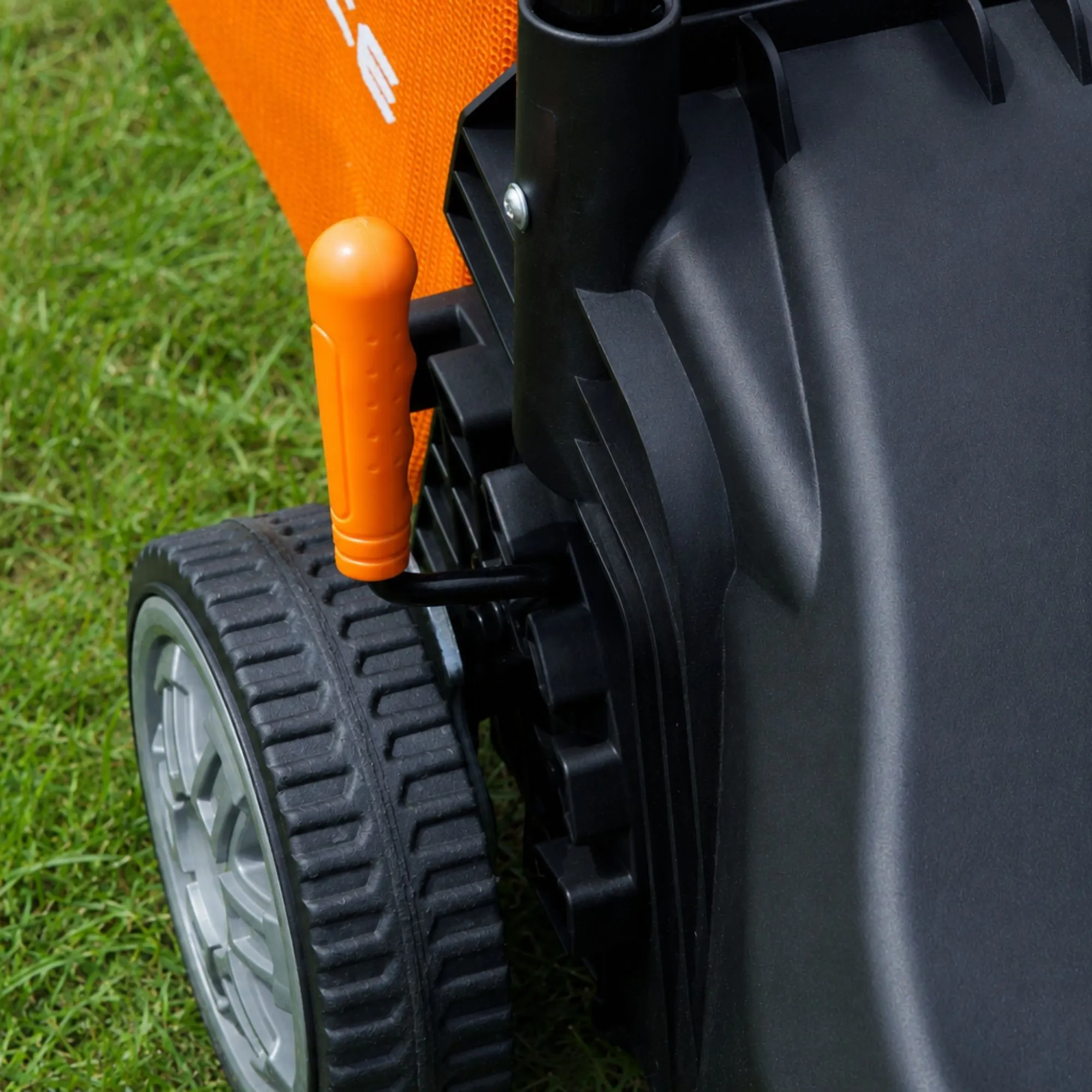 Yard Force 125cc 40cm Hand-Push Petrol Lawnmower Briggs & Stratton 300E Engine