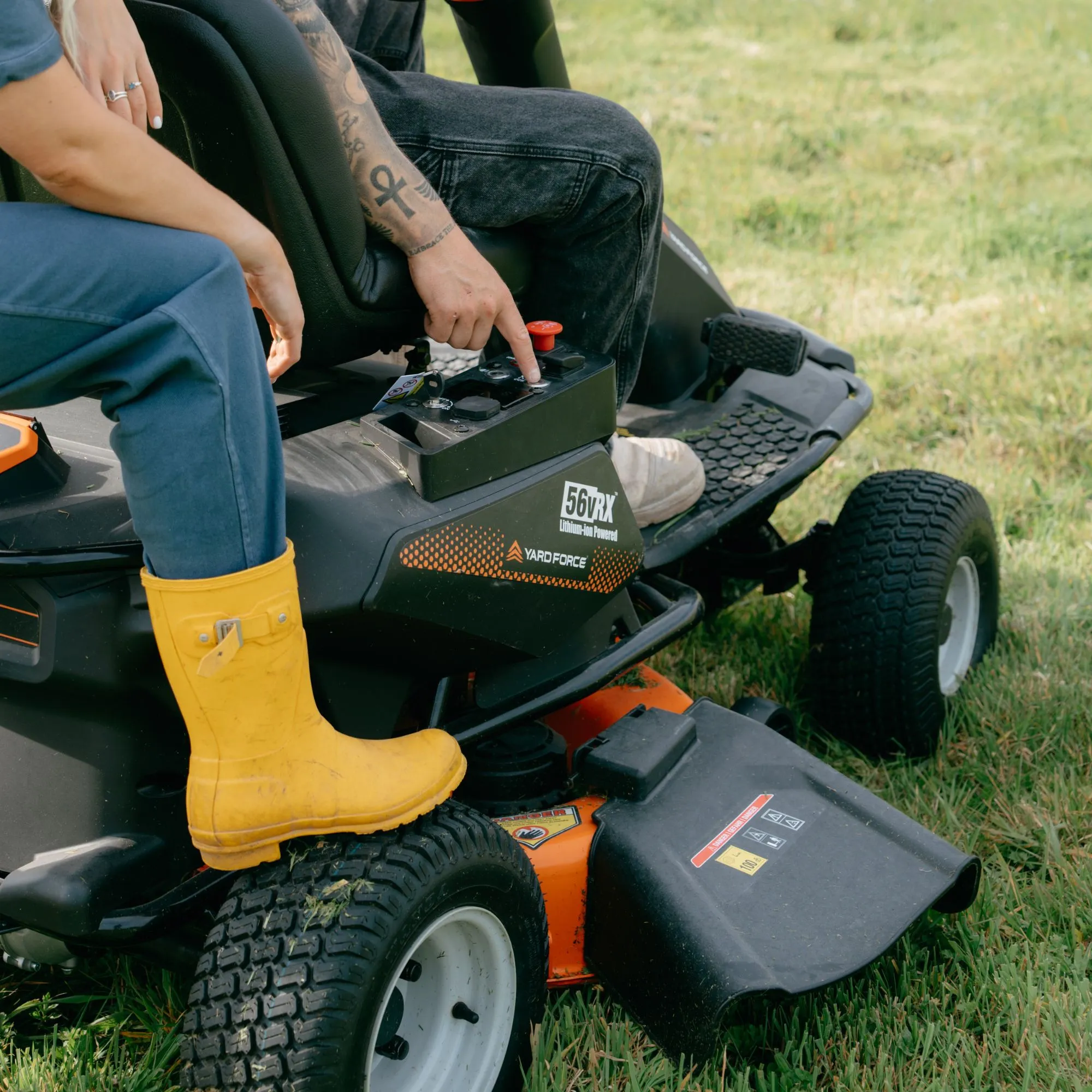 Yard Force ProRider E559 Battery Powered Ride-On Lawnmower
