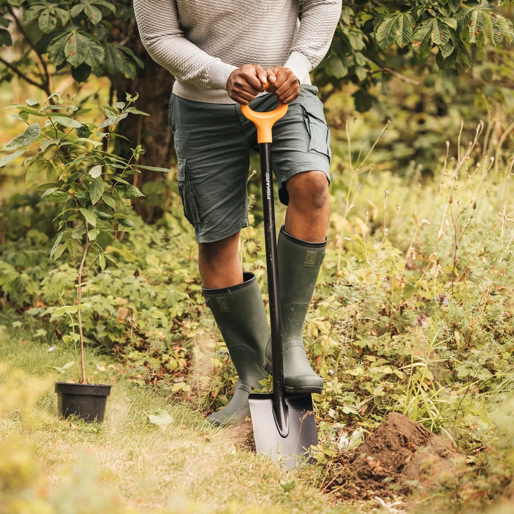 Fiskars Solid Metal Pointed Spade