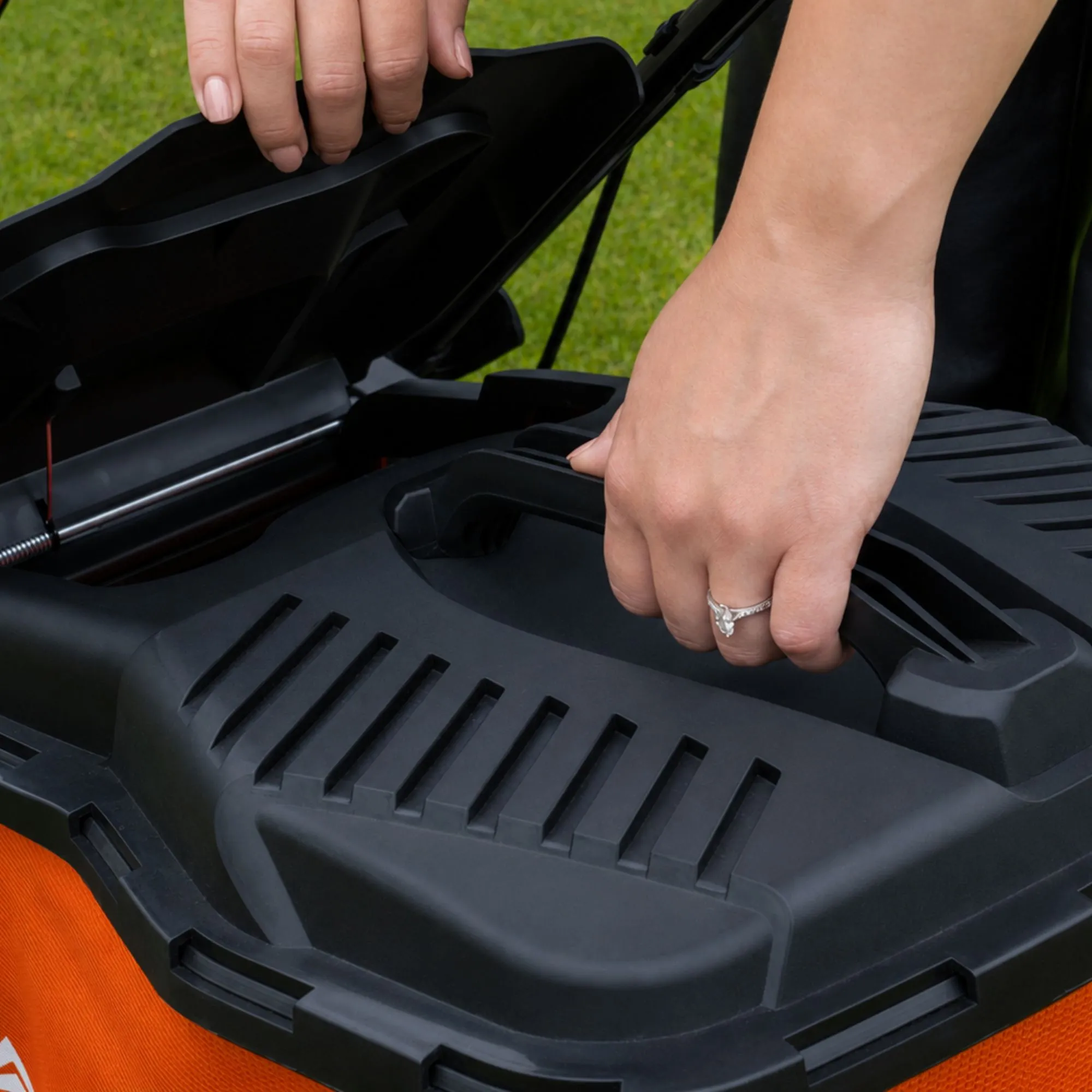 Yard Force 1400W 34cm Corded Electric Lawnmower