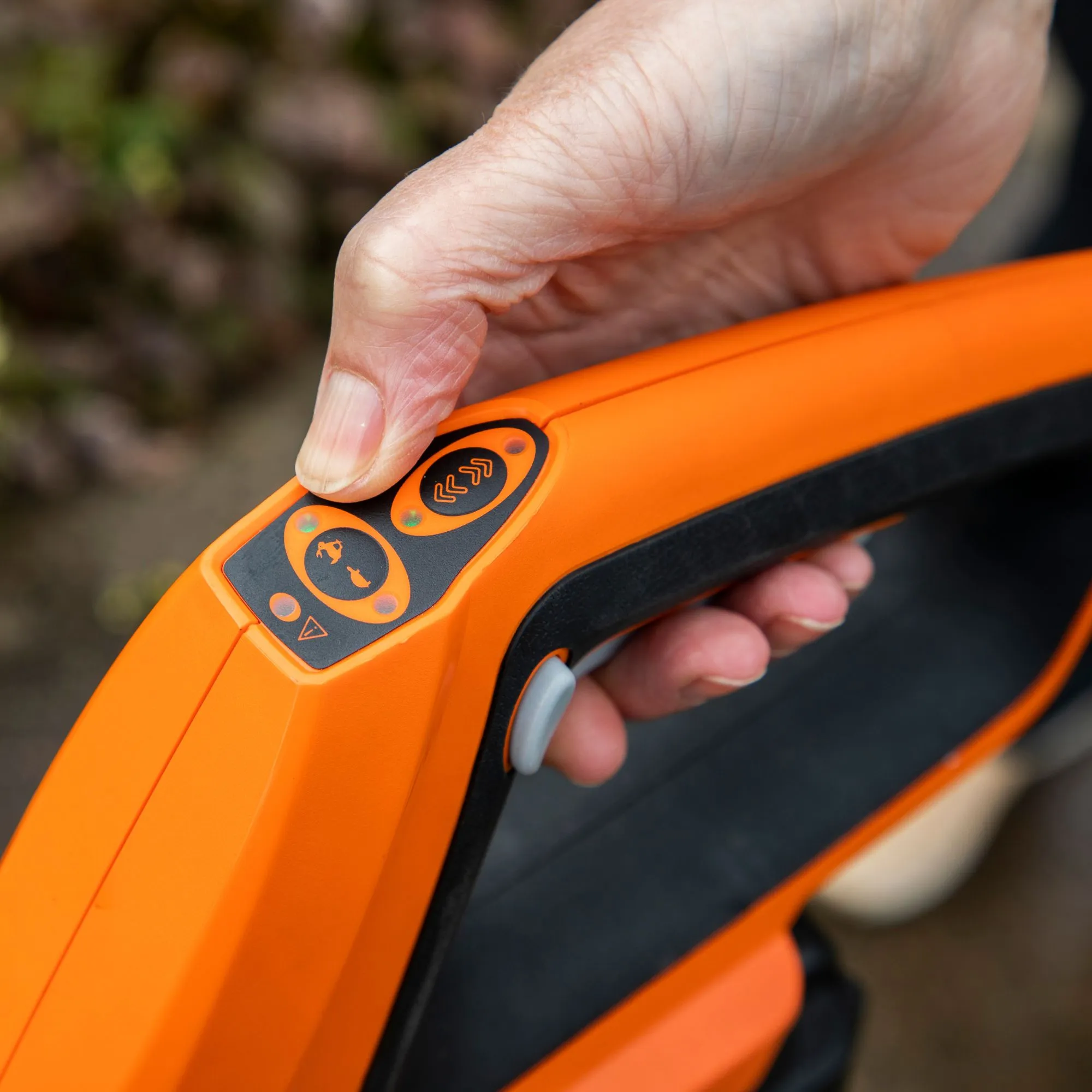 Yard Force 20V Cordless Dual Speed Patio Cleaner