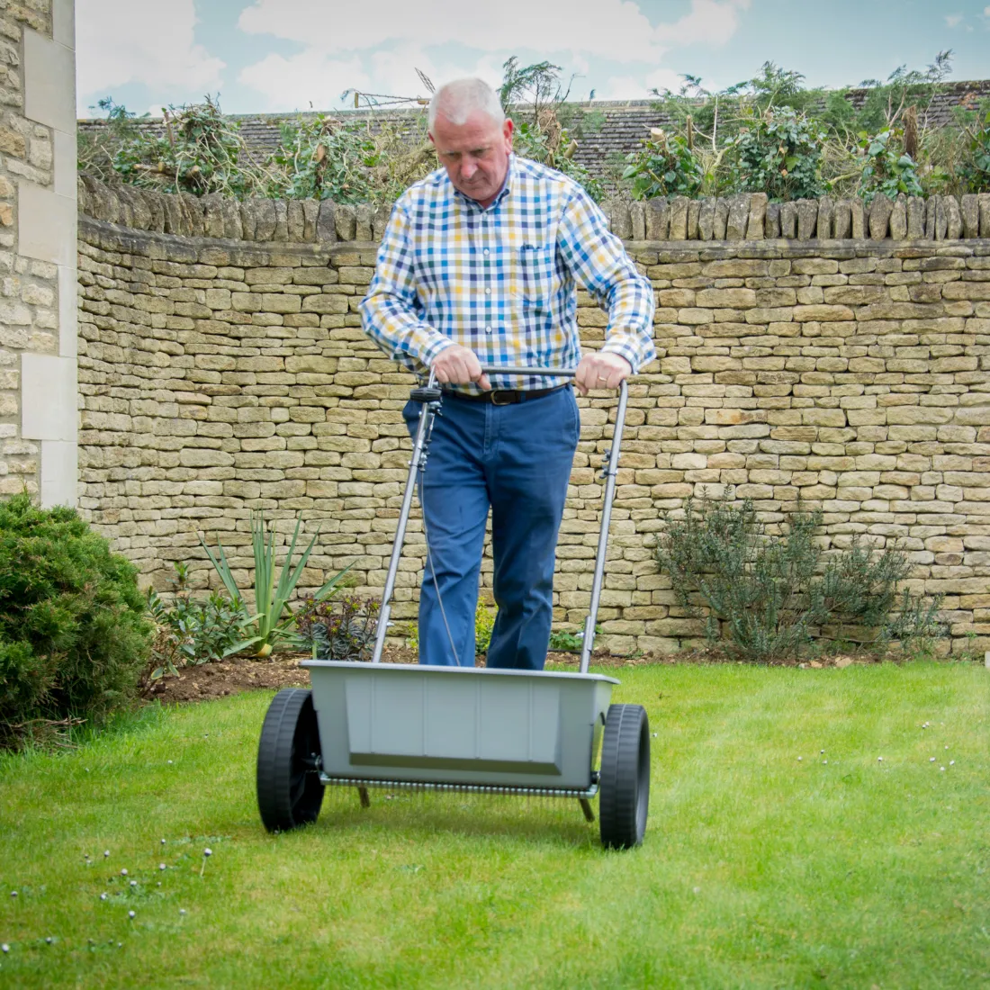 The Handy 27kg Drop Spreader