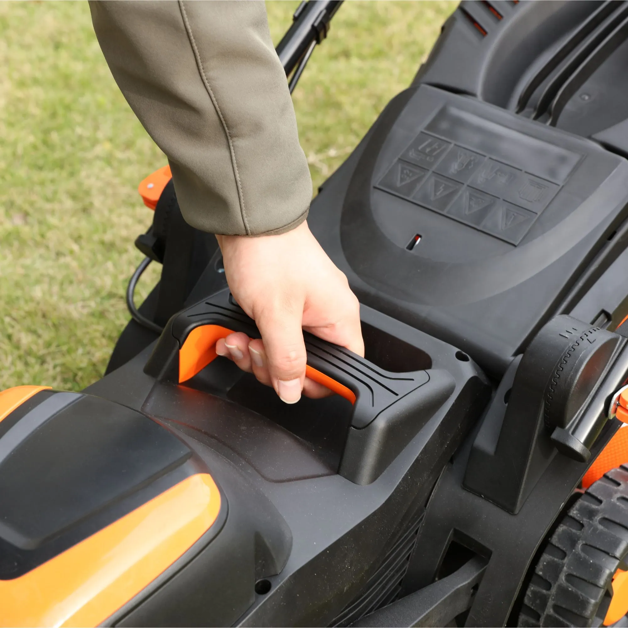 Yard Force 40V (2x20V) 34cm Cordless Brushless Lawnmower